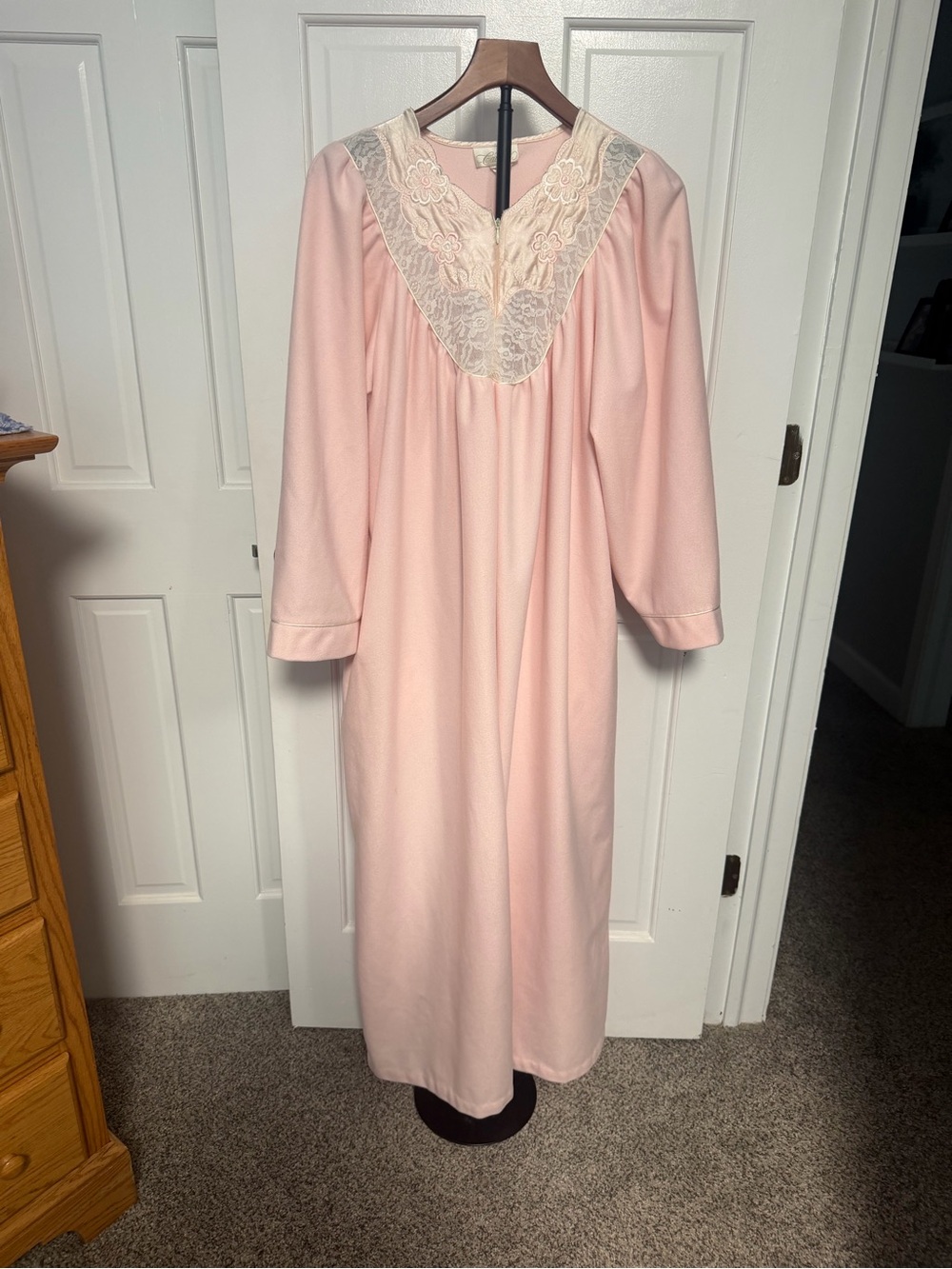 Vintage Cachet Pale Pink Lace Yoke Long Sleeve Nightgown Large Embroidered